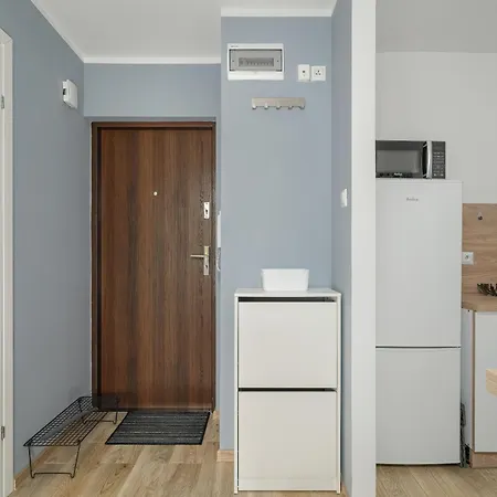 One Bedroom In With Bathtub And 2 Desks For Remote Work By Renters Apartment Poznan