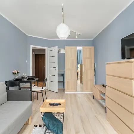 One Bedroom In With Bathtub And 2 Desks For Remote Work By Renters Poznan