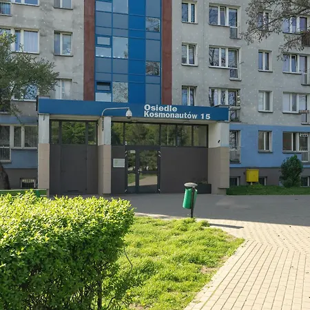 One Bedroom In With Bathtub And 2 Desks For Remote Work By Renters Apartment Poznan